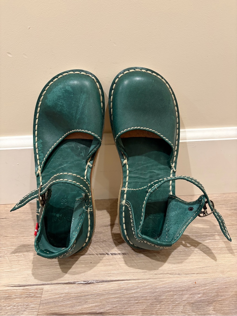 Duckfeet Mols Green Leather Mary Jane Sandals - Picture 5 of 7